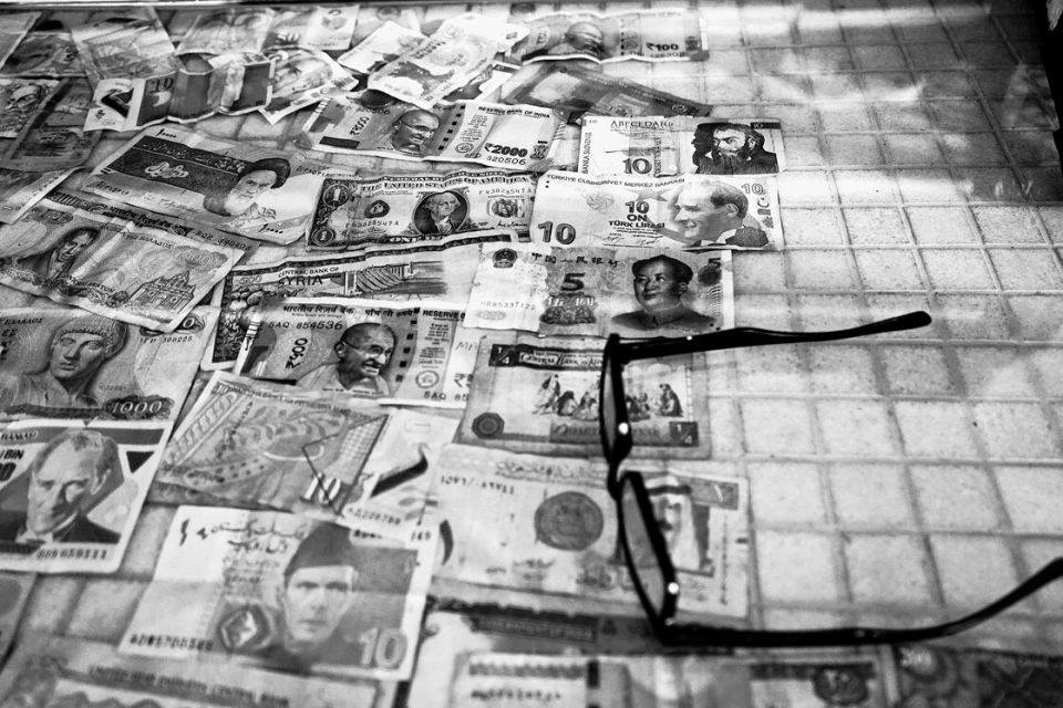 Geld aus aller Welt bei einer NGO in Bihać