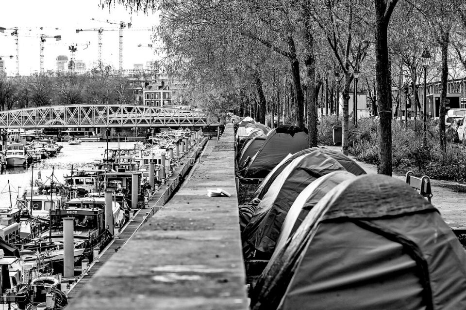 Zelte von Mi­gran­t:in­nen am Boulevard Bourdon, Paris