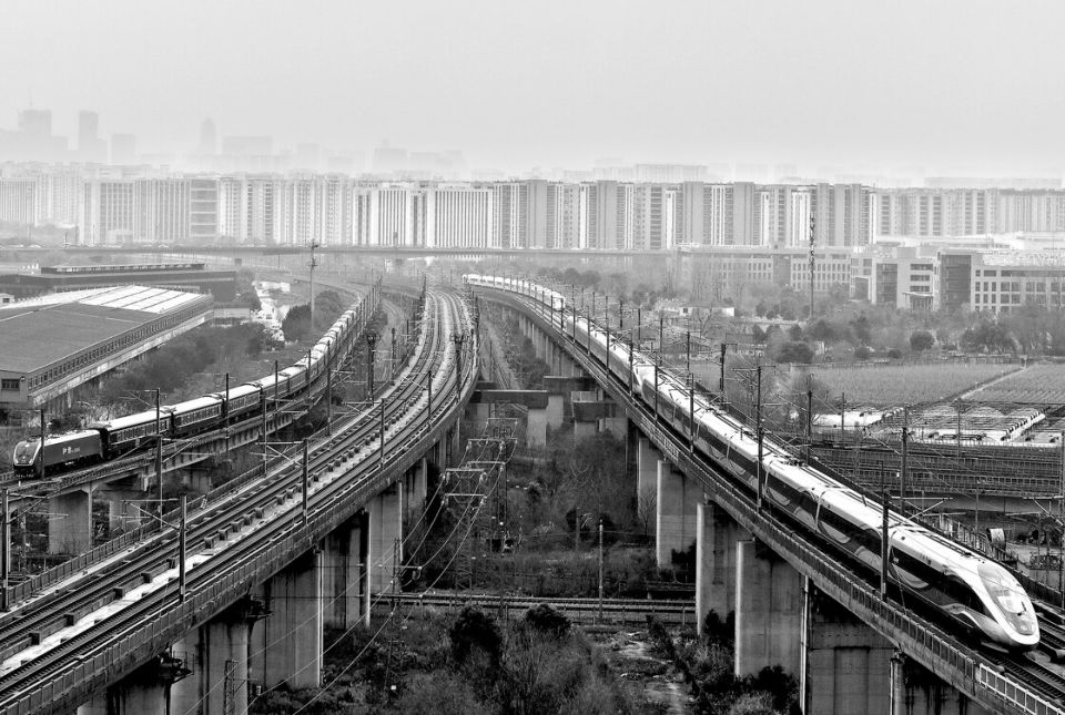 Hochgeschwindigkeitszug in Hangzhou, Ostchina