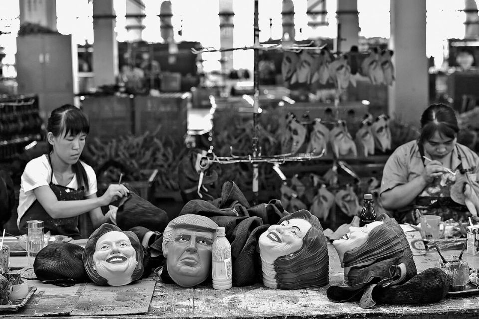 Maskenherstellung in einer Fabrik in Yiwu