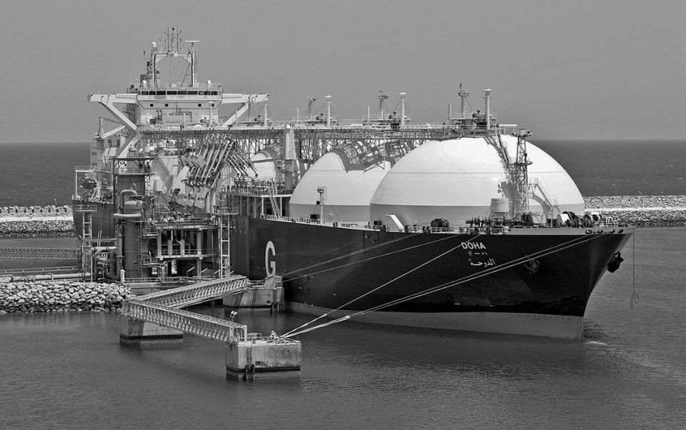 LNG-Tanker im Hafen von Ras Laffan, Katar
