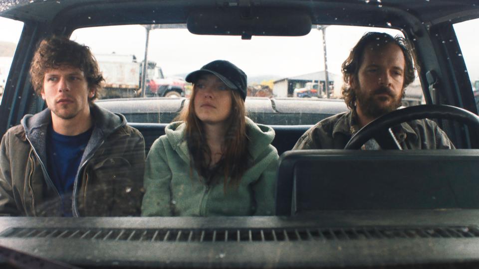 Szene aus dem Film «Night Moves»: drei Personen im Auto