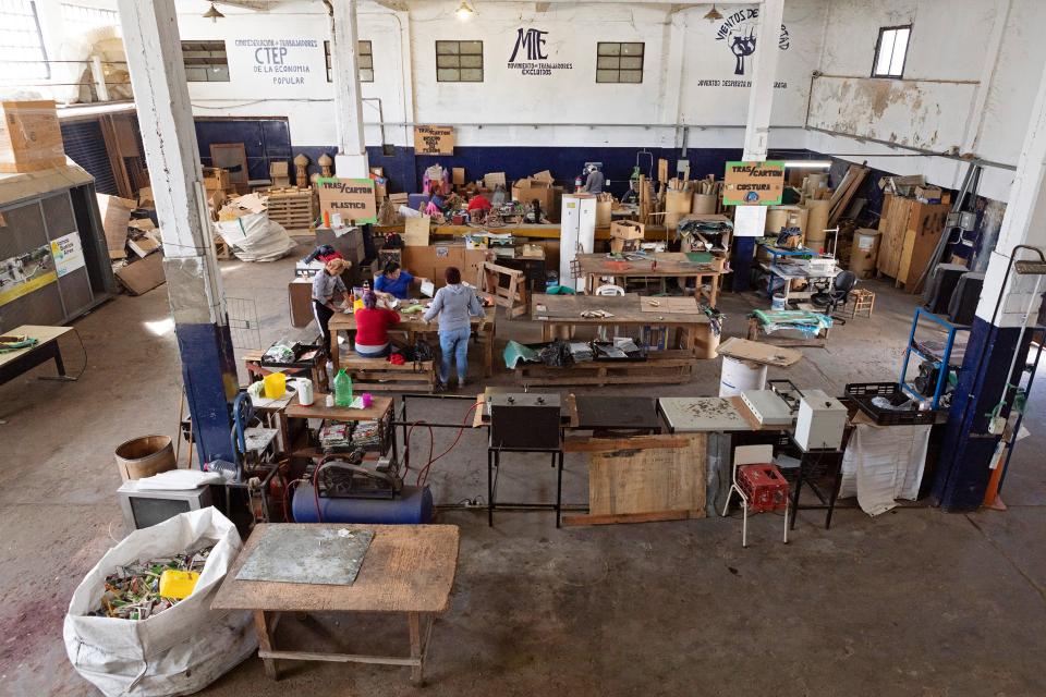 Halle einer Recyclingwerkstätte in der Strasse Atuel