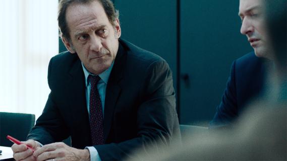 Filmstill aus dem Film «Un Autre Monde»: 2 Personen an einer Sitzung