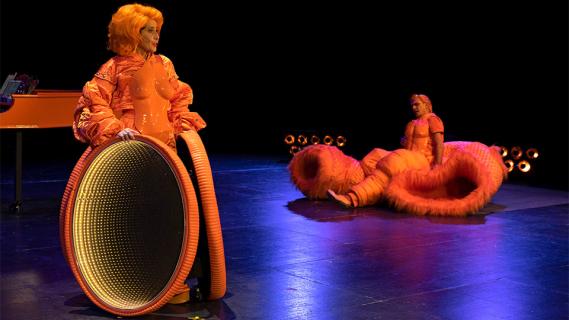 Bühnenfoto des Theaterstück «Liebes Arschloch»