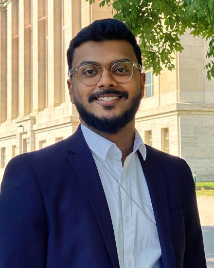 Portraitfoto von Sahithyan Thilipkumar