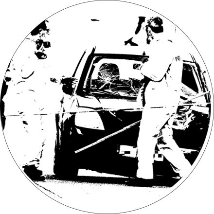 stilisiertes Foto von Ermittlungsbehörden beim Auto des Anschlags in Mannheim