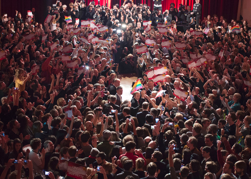 first image of the article