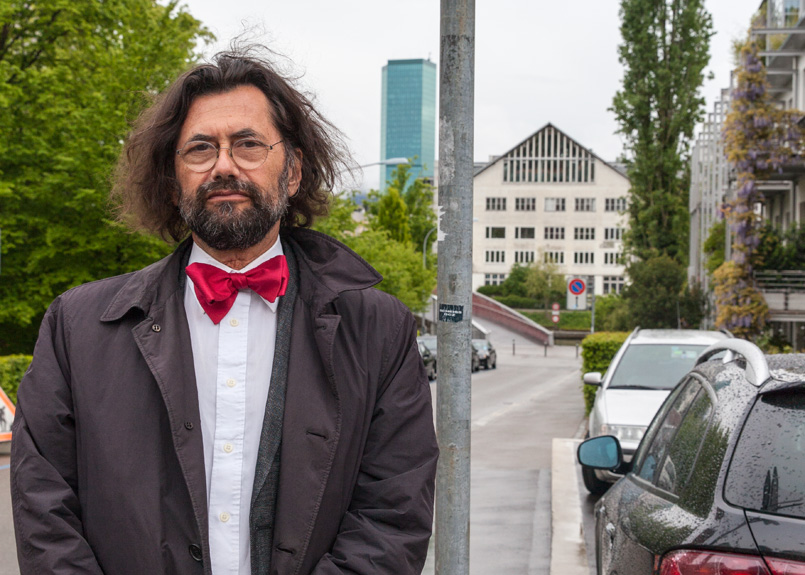 first image of the article