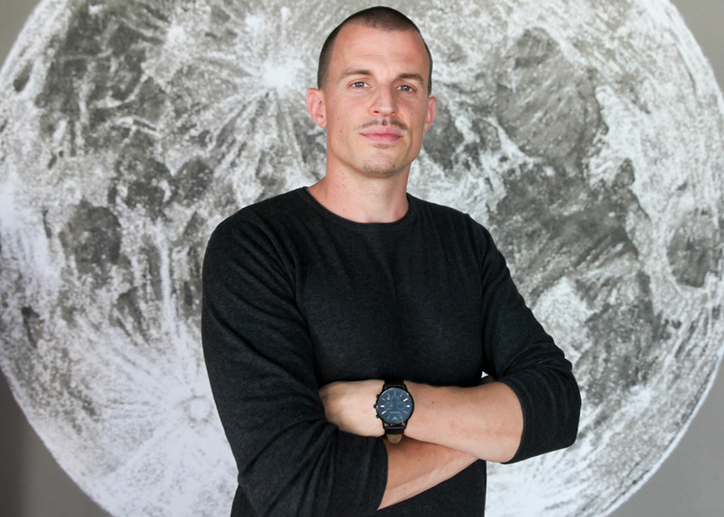 first image of the article